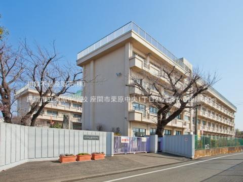 座間市立栗原中学校(2022年3月)