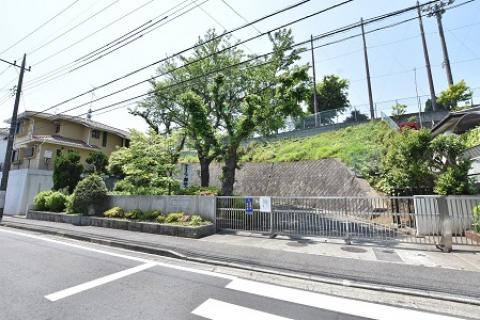 横浜市立下瀬谷中学校　徒歩15分（1183m）