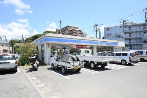 駅からの道中にある便利なコンビニ(2022年6月)