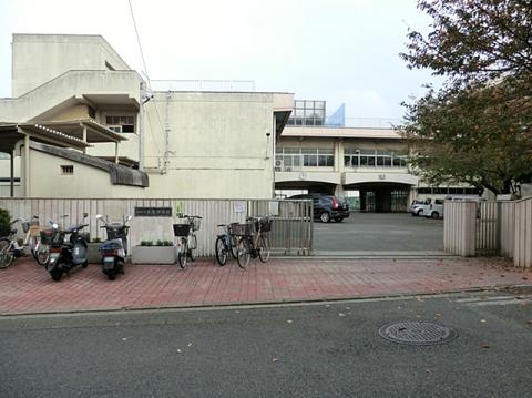 本宿中学校