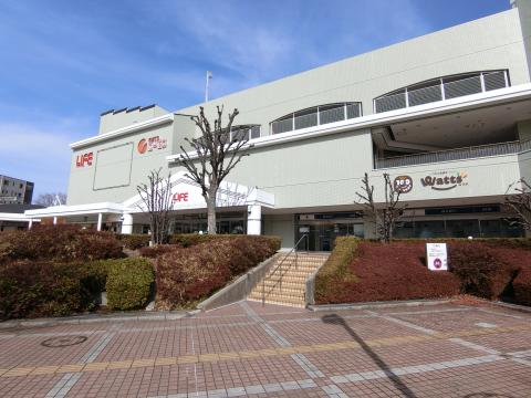 駅前にあるスーパーです。