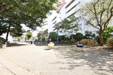 東林間駅前公園