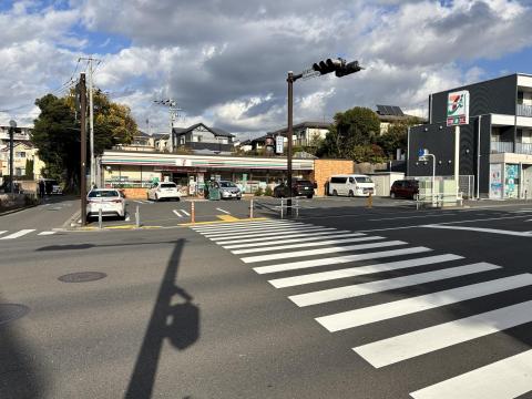 セブンイレブン横浜泉区役所前店(2025年11月)