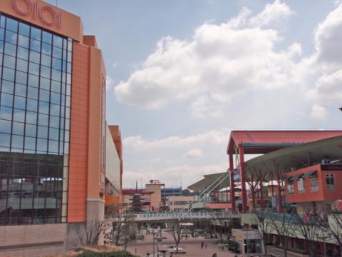 駅前にはショッピングセンターが複数ございます♪