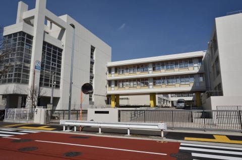 小中一貫校まで徒歩６分