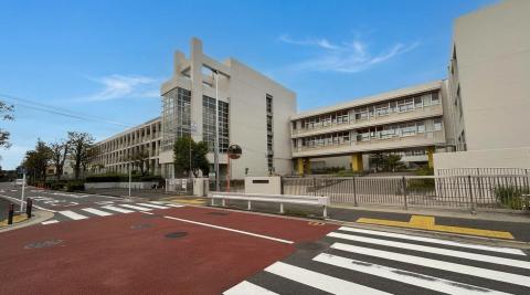 小学校および中学校