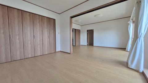 リビング隣接の居室