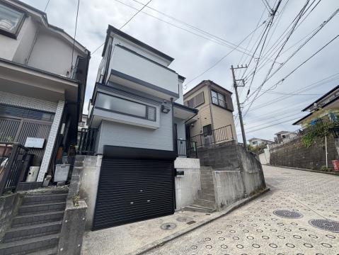 〈内外装リフォーム×２駅利用可〉旭区中尾２丁目戸建
