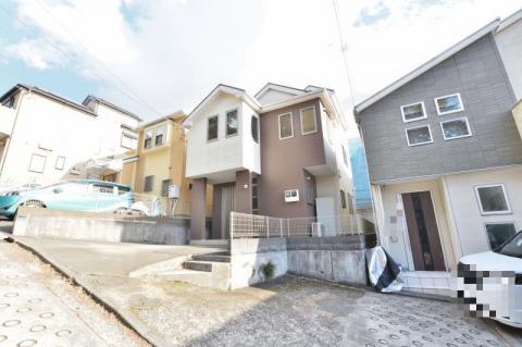 鶴ヶ峰本町三丁目　一戸建