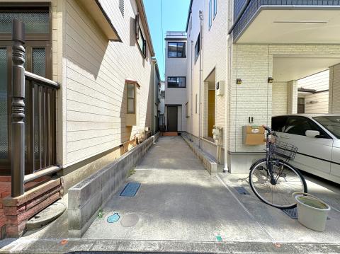 　軽自動車は駐車可能です