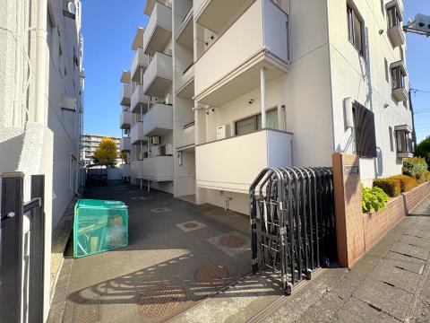 　マンション入り口