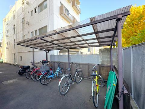 　駐輪場・バイク置場