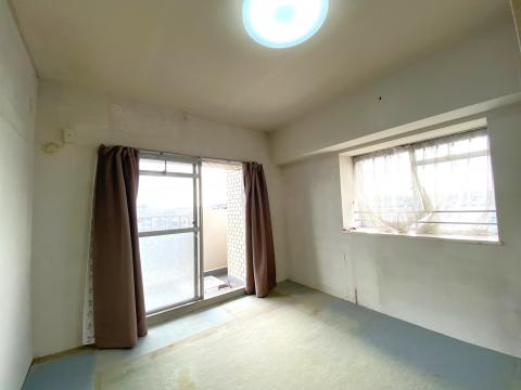 南西側洋室（約5.7帖）