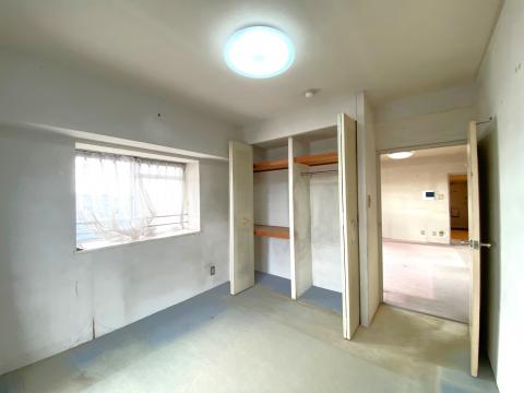 南西側洋室（約5.7帖）