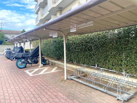 バイク置き場・駐輪場は現在、空きあり。