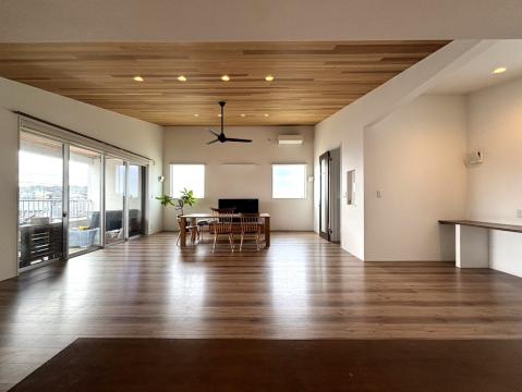 〈ガレージのあるスキップフロアの家/長期優良住宅/耐震等級２〉旭区南本宿町戸建