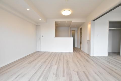 ホーメストプラザ十日市場 東館6階（駅徒歩1分）