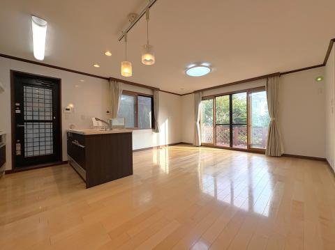 　２０帖超のＬＤＫ！床暖房完備！