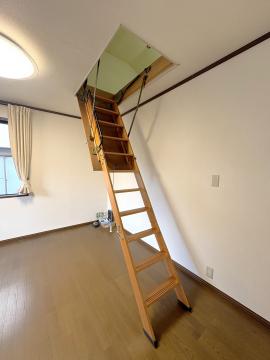 　小屋裏収納（梯子）
