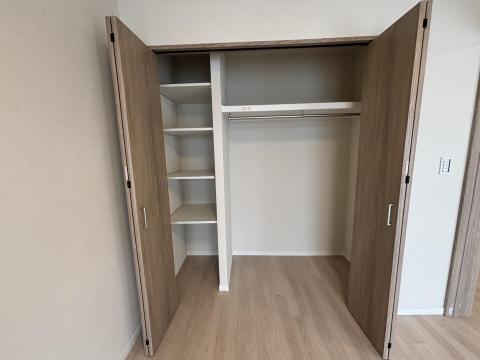 押入からクローゼットに新設しました
